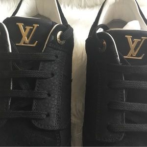 Louis Vuitton Suede Run Away black 38